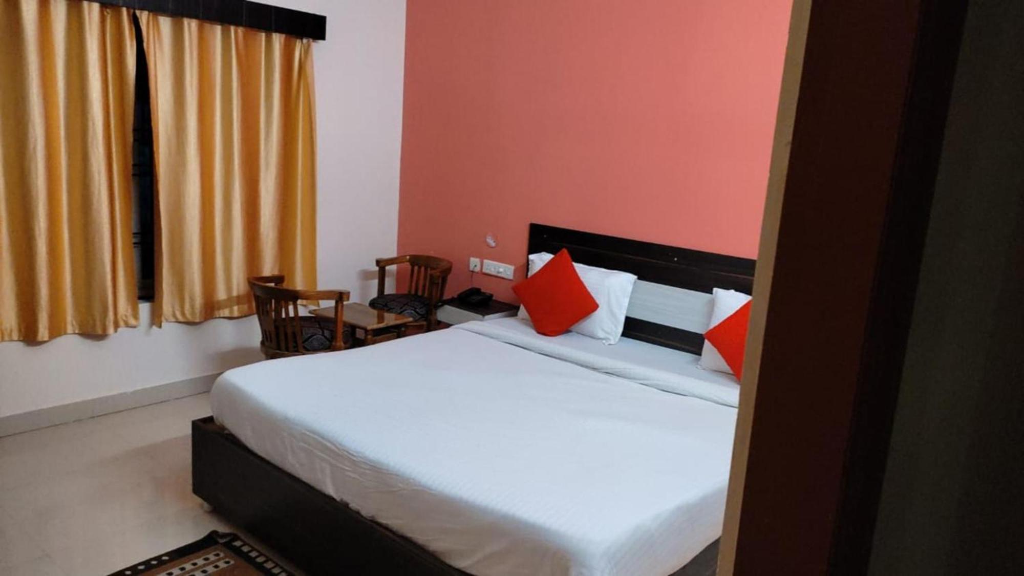 Goroomgo Blue Bell Bhubaneswar - Well Decorated Room -Wifi And Parking Facilities Available 외부 사진